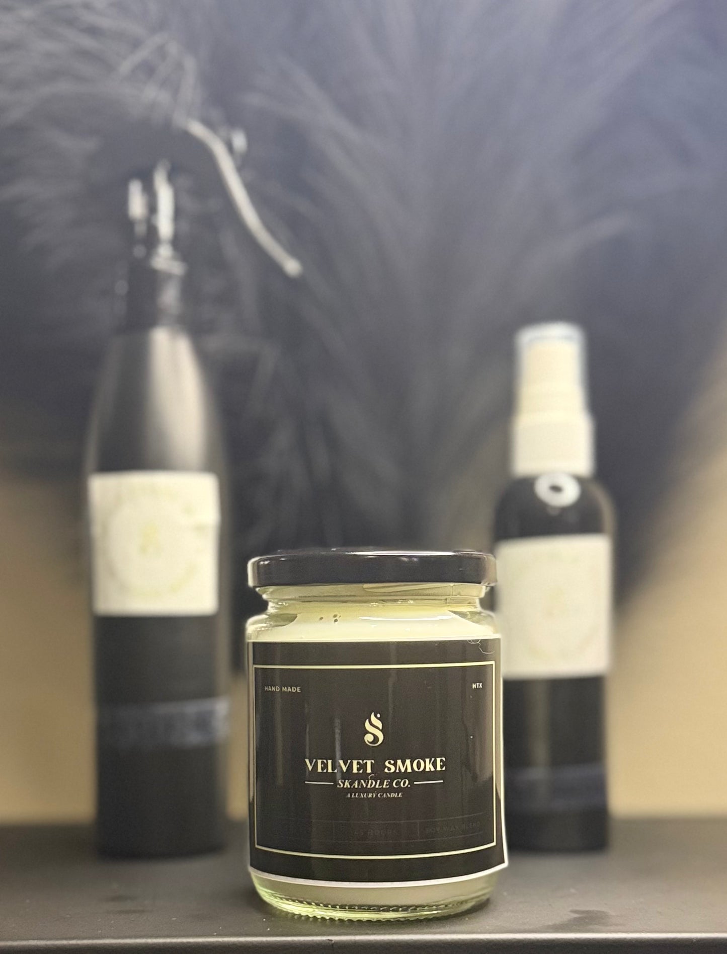 Velvet Smoke Luxury Candle – Sensual Oud Wood & Vanilla Blend for a Bold, Cozy Ambiance