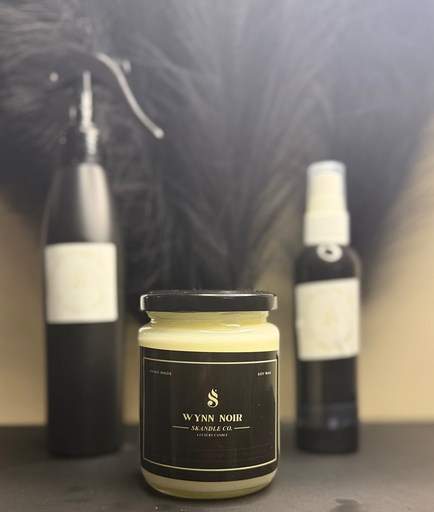 Wynn Noir Luxury Candle – Bold & Sophisticated Scent with Exotic Woods & Velvety Musk